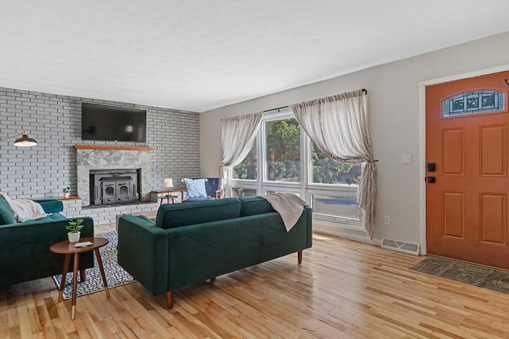 Roomy 5 Bed 3 Bath Fire Place Large Outdoor Space Rapid City Luaran gambar